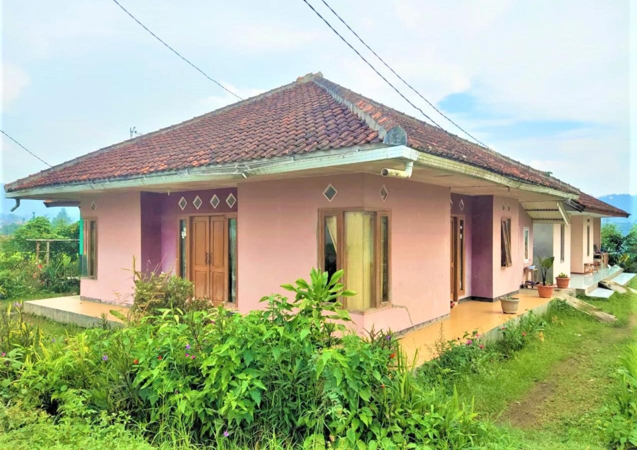 Villa Lembang Bunda Cikareumbi Buitenkant foto